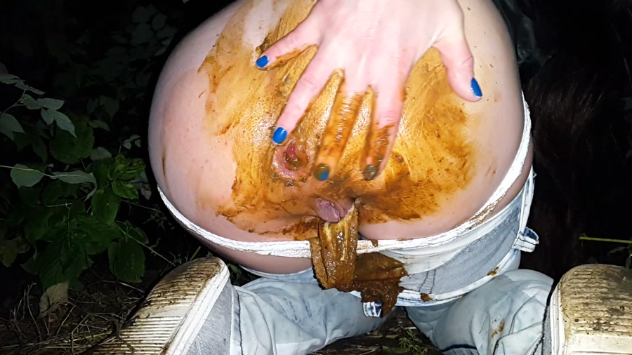 Anna Coprofield - Quick Shit in Jeans at Night [FullHD 1080p]