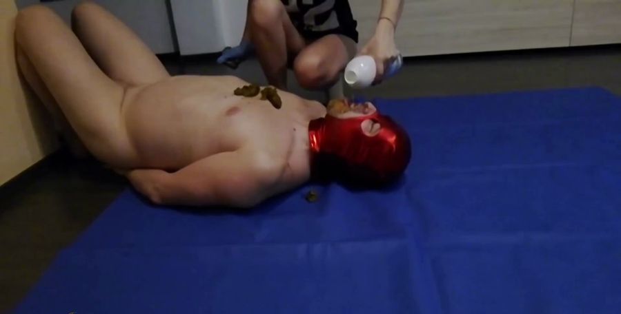Goddess Margo - Swallowing Huge Turds - Side Angle Mobile Recorded [FullHD 1080p]
