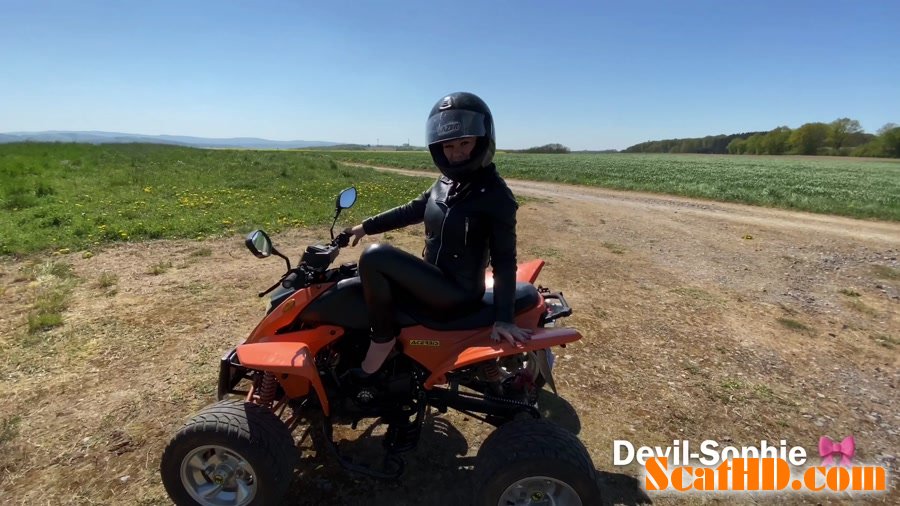 Devil Sophie - THIS is a brake track - outdoor quad shits escalated [UltraHD 4K]