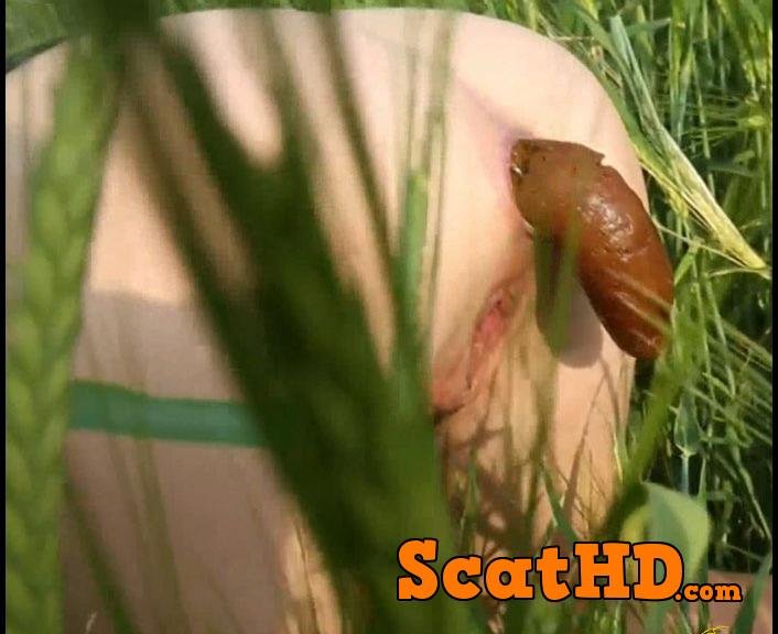 Nicolettaxxx - Summer Meadow Scared [FullHD 1080p]