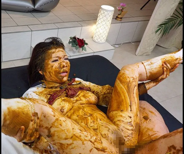 Melania - Ultra-luxury defecation Kuga Canon Scatology Sex [FullHD 1080p]