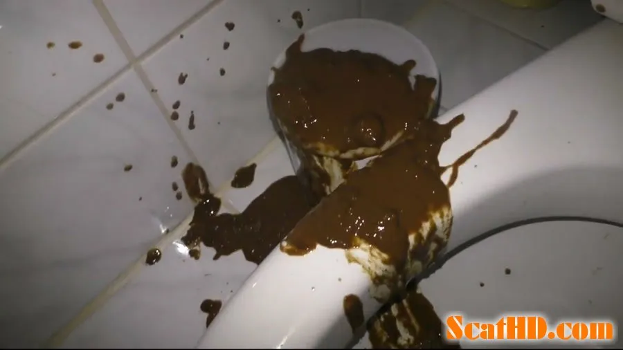 HotDirtyIvone - A diarrhea everywhere [FullHD 1080p]