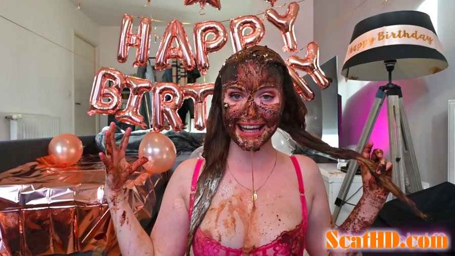 Ninounini - BIRTHDAY CAKE (PUKE): I eat a shitty cupcake! [FullHD 1080p]