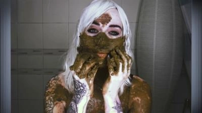 Betty - Mega Scat Eat Model Betty Eat Her XXL Shit [FullHD 1080p]