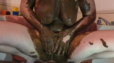 Allura - Shitting, Smeared Tits and Stuffed Pussy [FullHD 1080p]