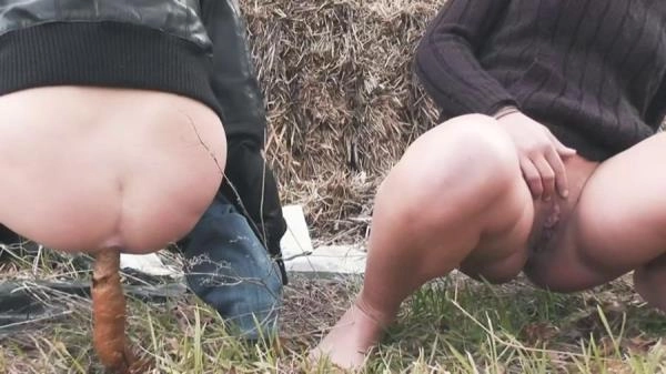 Mia Skye aka MiaRoxxx - Outdoor Pooping With My Friend [HD 720p]