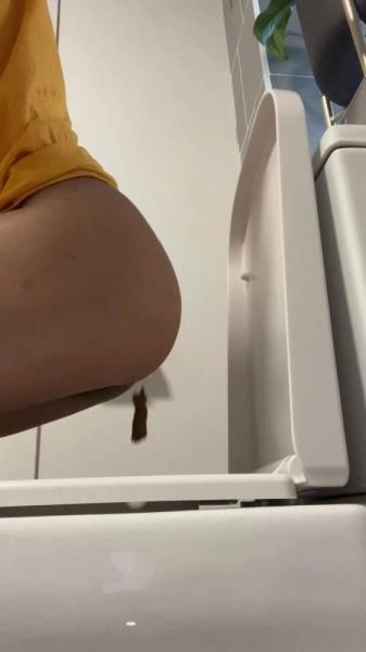 Ella Dearest aka Efro Ella - VIEW FROM BESIDE MY TOILET [SD]