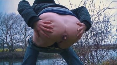 Mia Skye aka MiaRoxxx - Cold Autumn Day Outdoor Shit [HD 720p]