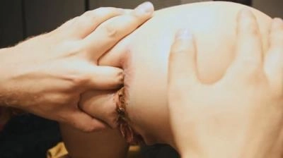 Mia Skye aka MiaRoxxx - Plug And Finger My Shithole [HD 720p]