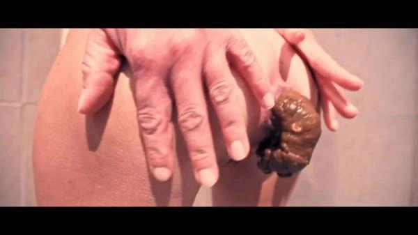 Mia Skye aka MiaRoxxx - Shower Pooping [HD 720p]