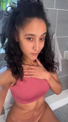 Ella Dearest aka Efro Ella - The Loudest Plops [SD]