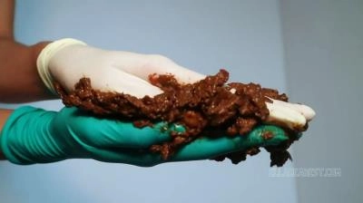 Ella Dearest aka Efro Ella - ASMR GLOVED HAND POOP [HD 720p]