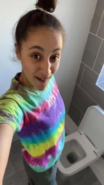 Ella Dearest aka Efro Ella - Silence In The Toilet [FullHD 1080p]