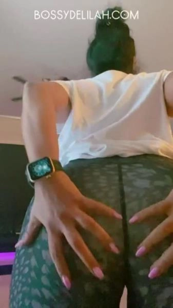 Bossy Delilah - Steven Paypig Fart Sniffer Reward [SD]