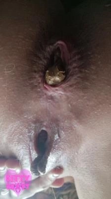 Kitty Skatt - Festival Constipation [SD] download from ScatHD.com 