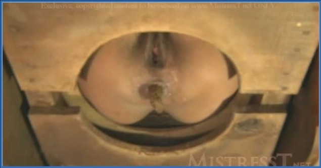 Dominatrix Delilah Caca Commands in ScatShop Exclusive download from ScatHD.com 