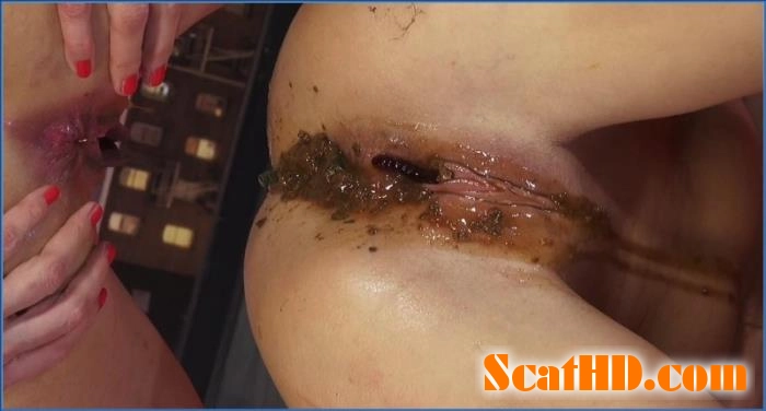 Azzurra's Scat & Pissing Fetish with Anal Toys in HD download from ScatHD.com 