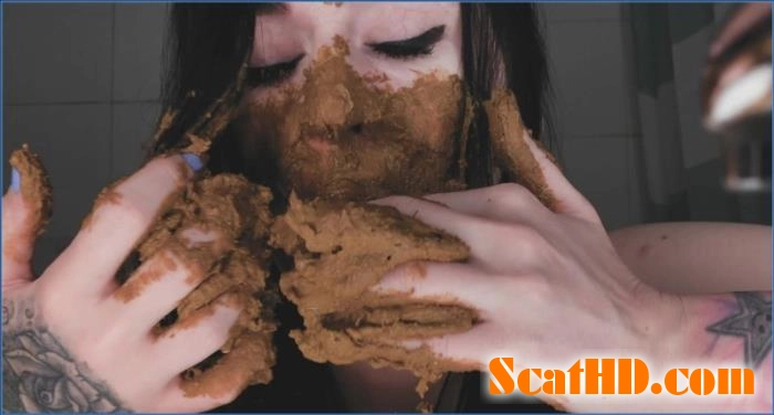 DirtyBetty's Scat Fetish in FullHD: Legs, Diapers, and Messy Fun