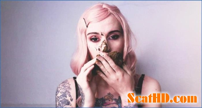 Russian Scat Couple in FullHD: DirtyBetty's Explicit Diaper Play download from ScatHD.com 