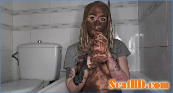 Top Model Betty in Extreme Luxus Scat Play - FullHD 1080p Kaviar Video download from ScatHD.com 