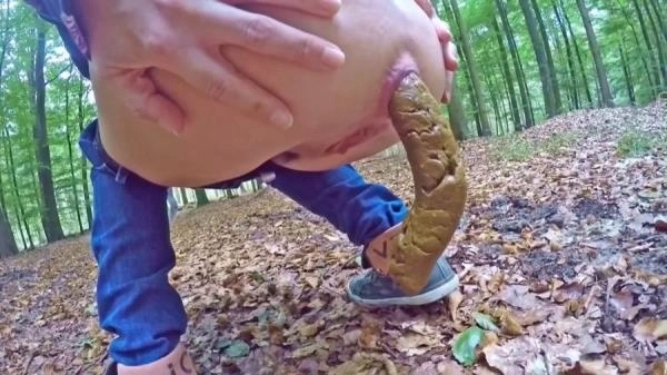 Mia Skye aka MiaRoxxx - HUGE Sausage In The Woods [HD 720p]