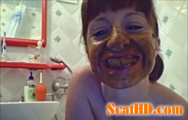 Santara Scat - Me In Bathtube Full Of Poo And Pee [SD]