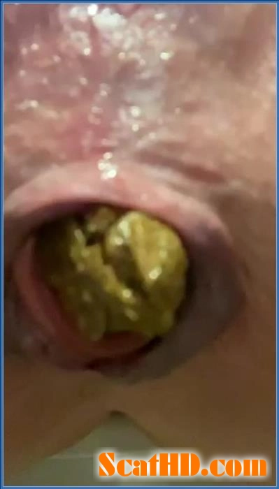 Download Scat Princess Dominates Breakfast with Pissing and Kaviar Scathd.com