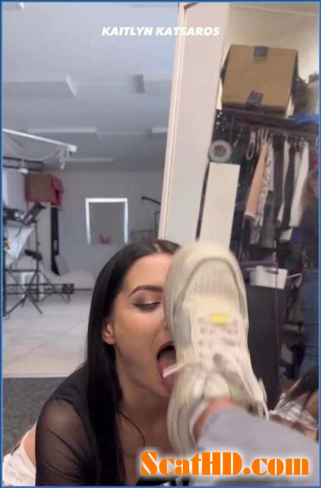 Greek Goddess and Nuria Backstage Fisting and Scat Action