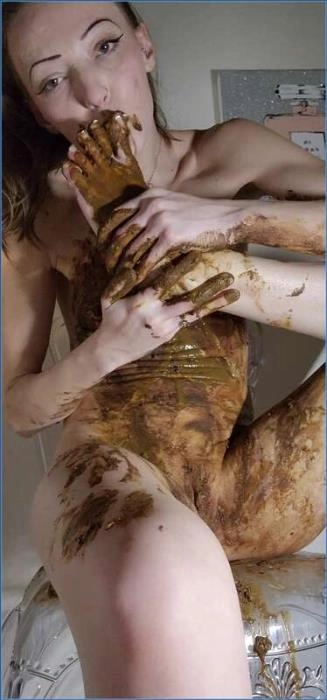 Dirtytalking Toes - German Mycelium Mother in UltraHD 2K Scat and Piss Action download from ScatHD.com 