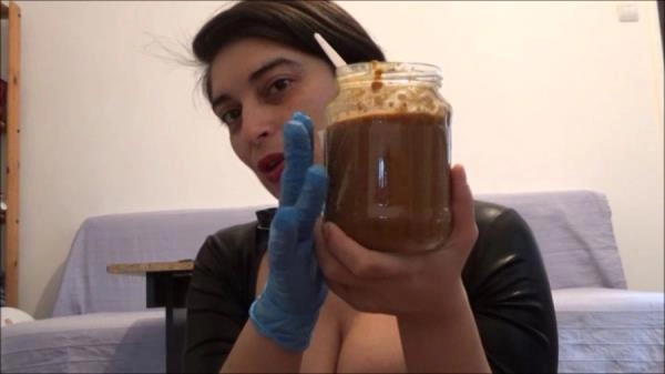 Mistress Roberta - Full Jar Breakfast [SD] download from ScatHD.com 