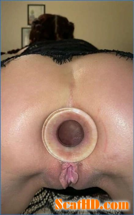 LilbuttLex Intense Anal Play and Pee Kaviar in FullHD download from ScatHD.com 