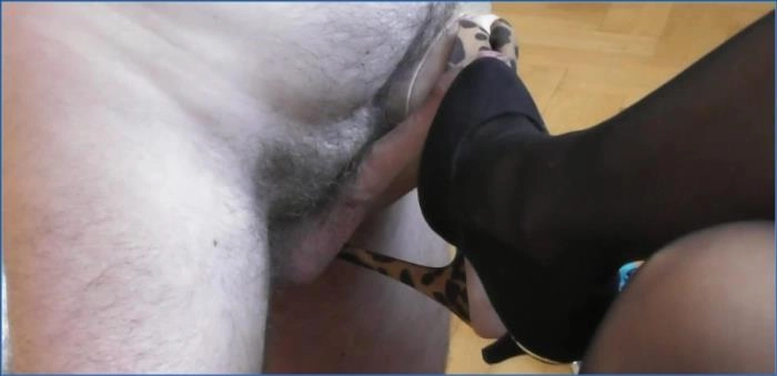 Princess Nikki and Anna's FullHD Femdom Scat and Pissing Session download from ScatHD.com 