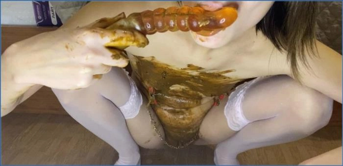 Veronika's FullHD Pooping and Peeing Fisting romp