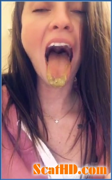LilbuttLex Licks Her Butt Plug Clean in Kaviar and Pee show download from ScatHD.com 