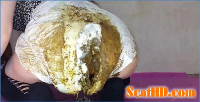 Diaper Anna Coprofield Ruins Her Panties in Brutal Prolapse show download from ScatHD.com 