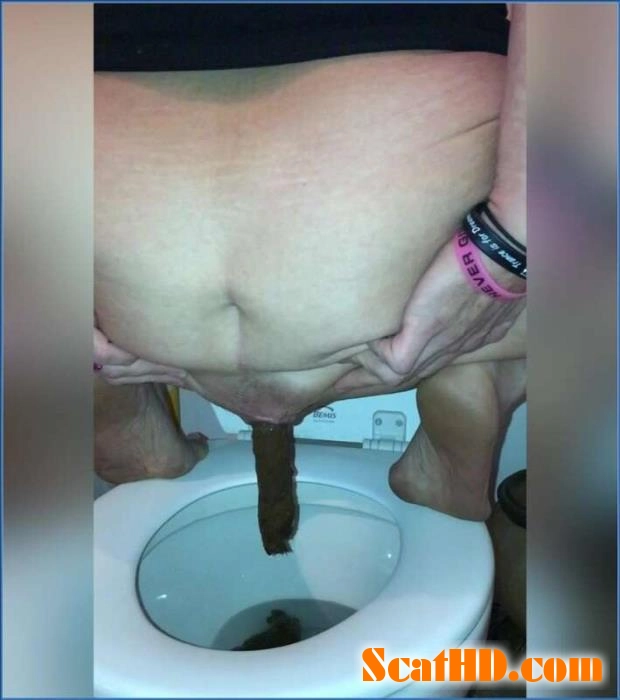 Allura's Perfect Textured Poop on Toilet in HD download from ScatHD.com 