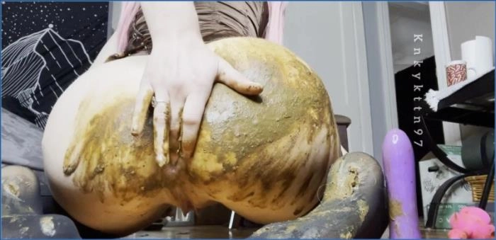 KnkyKttn97 Smearing with Feet in Brutal Big Toys Scat Porn show download from ScatHD.com 