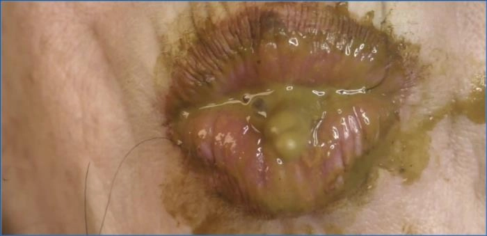Mature Scat Mistress Upclose: Extreme HD Solo Performance download from ScatHD.com 