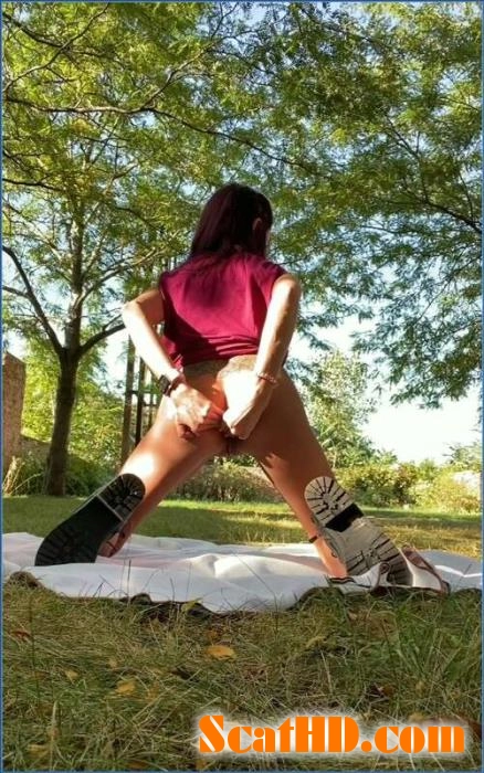 LilbuttLex Goes Ass to Mouth with Toys in Full HD Scat Video