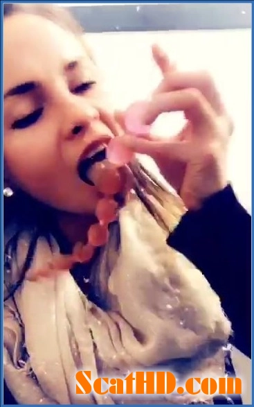 "Intense Anal Play: LilbuttLex Cleans Beads with Passion" download from ScatHD.com 