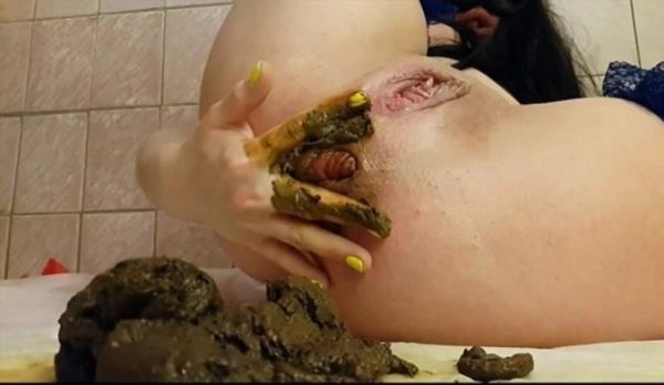 A little fingering…and a lot of shit and smear [FullHD 1080p] Scat, Solo, Big Pile download from ScatHD.com 