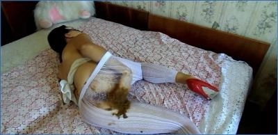 Naughty Nurse Alisa: Solo Scat Play in White Pantyhose