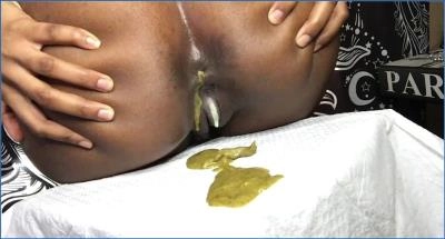 Ebony Teen Syren's Scat and Piss Solo Play on Scat-Shop
