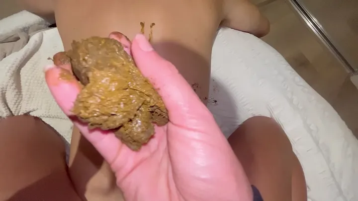 GymBunnyPoops Delivers brutal Femscat Squat clip