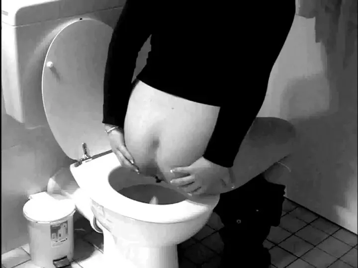 Nicole Delivers a Thick Poop Load in a Grounded Scat Bout download from ScatHD.com 