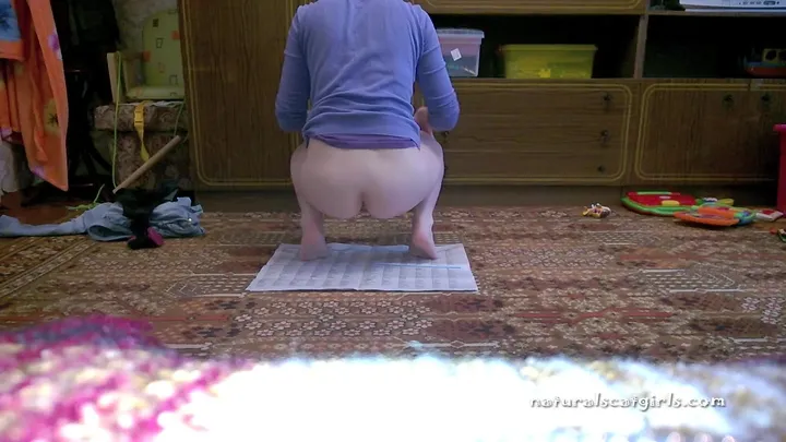 Solo Scat Playtime with a Real Amateur Girl - Natural Scat Girls