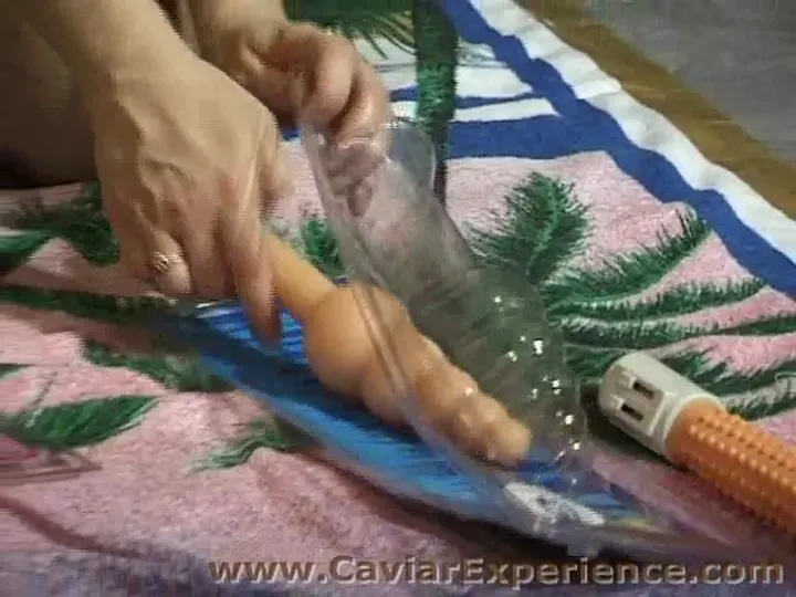 Spontaneous Kaviar Solo: Unscripted European Scat Play - A Messy download from ScatHD.com 