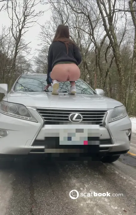 ArabScatGoddess Squats for a Messy Quick Fix in Her Latest Scat download from ScatHD.com 