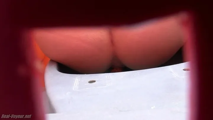 Amateur Girl Shows Off Her Tight Kaviar Release with Ultra Close-Up download from ScatHD.com 