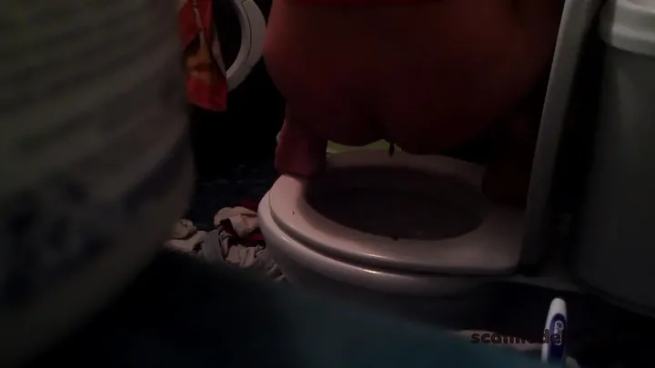 Natural Scat Girl Dives into a Quick Brown Drop - Solo Defecation
